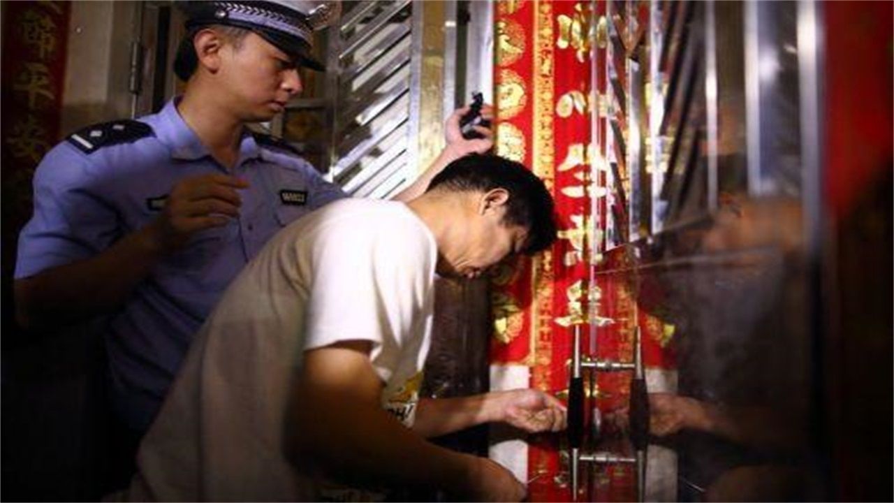 万山区请开锁师傅开了锁后，师傅为什么一般都不进门，就算主人请也不进去？